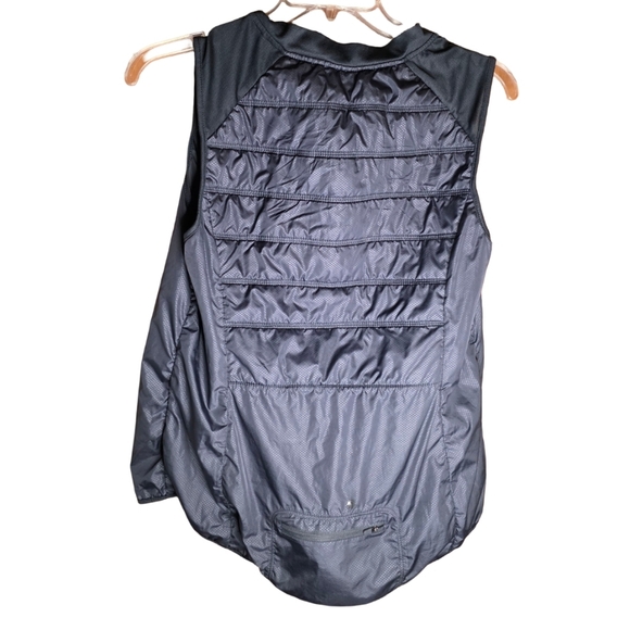 Danskin Now Women’s Black Quilted Athletic Vest XXL 2X Zip Front - Picture 4 of 5